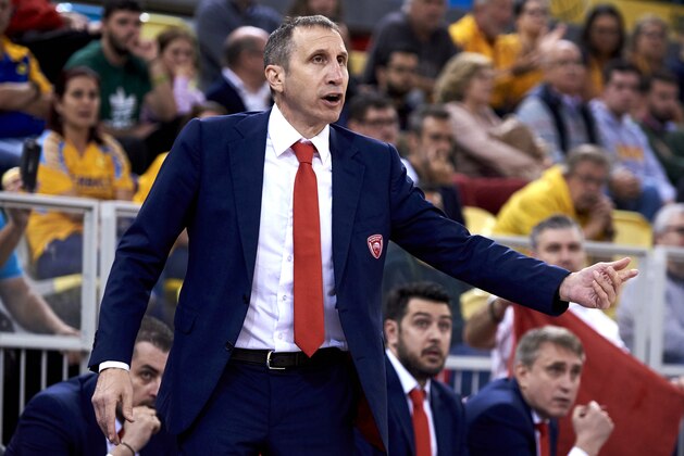 LAS PALMAS DE GRAN CANARIA, SPAIN - MARCH 21: Head Coach David Blatt of Olympiacos Piraeus in action during the Turkish Airlines EuroLeague match between Herbalife Gran Canaria and Olympiacos Piraeus at Gran Canaria Arena on March 21, 2019 in Las Palmas de Gran Canaria, Spain. (Photo by Quality Sport Images/Getty Images)