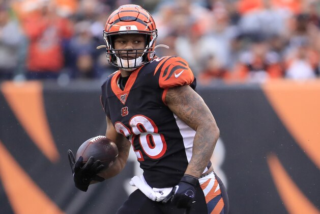 CINCINNATI, OHIO - DECEMBER 29:   Joe Mixon #28 of the Cincinnati Bengals runs with the ball during the game against the Cleveland Browns at Paul Brown Stadium on December 29, 2019 in Cincinnati, Ohio. (Photo by Andy Lyons/Getty Images)