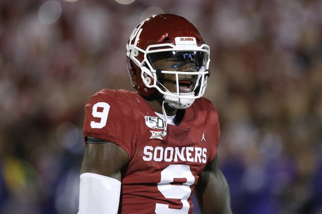 Oklahoma linebacker Kenneth Murray (9) celebrates a tackle during an NCAA college football game against TCU in Norman, Okla., Saturday, Nov. 23, 2019. (AP Photo/Sue Ogrocki)