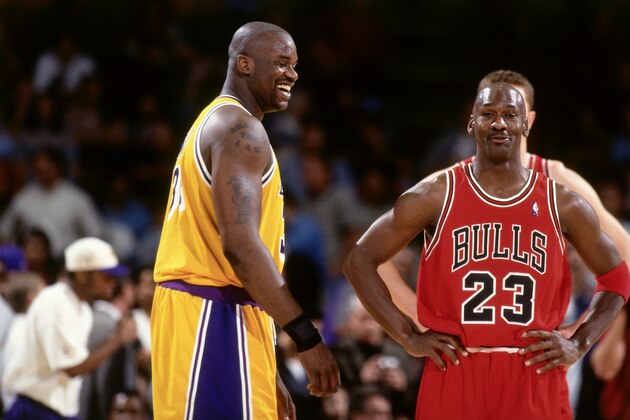 INGLEWOOD, CA - FEBRUARY 1: Shaquille O'Neal #34 of the Los Angeles Lakers jokes with Michael Jordan #23 of the Chicago Bulls on February 1, 1998 at The Forum in Inglewood, California. NOTE TO USER: User expressly acknowledges and agrees that, by downloading and/or using this Photograph, user is consenting to the terms and conditions of the Getty Images License Agreement. Mandatory Copyright Notice: Copyright 1998 NBAE (Photo by Andrew D. Bernstein/NBAE via Getty Images)