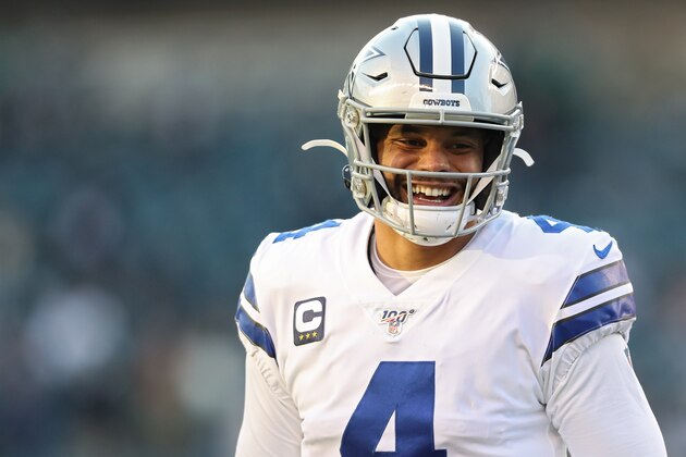 PHILADELPHIA, PENNSYLVANIA - DECEMBER 22: Dak Prescott #4 of the Dallas Cowboys warms up before the game against the Philadelphia Eagles at Lincoln Financial Field on December 22, 2019 in Philadelphia, Pennsylvania. (Photo by Patrick Smith/Getty Images)