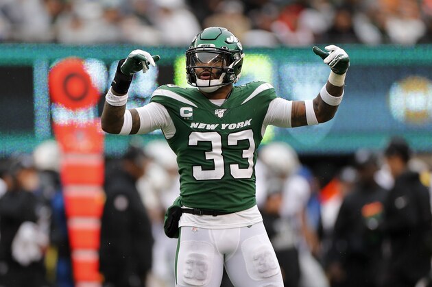 EAST RUTHERFORD, NEW JERSEY - NOVEMBER 24:   (NEW YORK DAILIES OUT)   Jamal Adams #33 of the New York Jets in action against the Oakland Raiders at MetLife Stadium on November 24, 2019 in East Rutherford, New Jersey. The Jets defeated the Raiders 34-3. (Photo by Jim McIsaac/Getty Images)