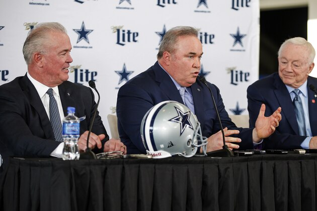 New Dallas Cowboys head coach Mike McCarthy, center, is introduced by Chief Operating Officer Stephen Jones, left, and owner Jerry Jones, right, during a press conference at the Dallas Cowboys headquarters Wednesday, Jan. 8, 2020, in Frisco, Texas. (AP Photo/Brandon Wade)