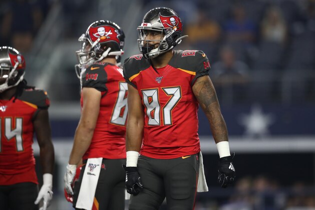 ARLINGTON, TEXAS - AUGUST 29:  Jordan Leggett #87 of the Tampa Bay Buccaneers during a NFL preseason game at AT&T Stadium on August 29, 2019 in Arlington, Texas. (Photo by Ronald Martinez/Getty Images)