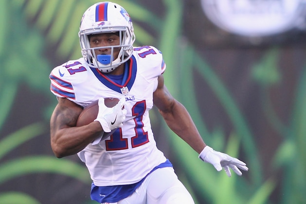 CINCINNATI, OH - NOVEMBER 20:  Percy Harvin #11 of the Buffalo Bills runs the football upfield during the game against the Cincinnati Bengals at Paul Brown Stadium on November 20, 2016 in Cincinnati, Ohio.The Bills defeated the Bengals 16-12.  (Photo by John Grieshop/Getty Images)