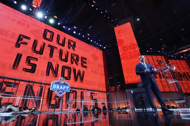 ARLINGTON, TX - APRIL 26:  NFL Commissioner Roger Goodell announces a pick by the Cincinnati Bengals during the first round of the 2018 NFL Draft at AT&T Stadium on April 26, 2018 in Arlington, Texas.  (Photo by Ronald Martinez/Getty Images)