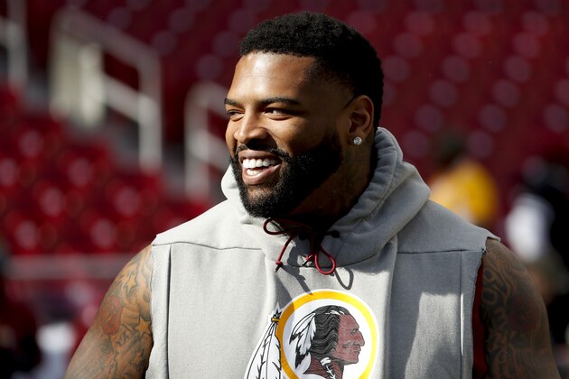 Washington Redskins offensive tackle Trent Williams (71) takes the field for warms up before an NFL football game against the Dallas Cowboys Sunday, Oct. 21, 2018, in Landover, Md. (AP Photo/Andrew Harnik)