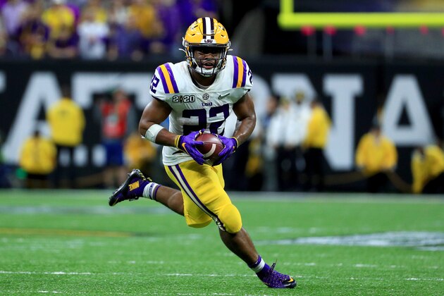 NEW ORLEANS, LOUISIANA - JANUARY 13: Clyde Edwards-Helaire #22 of the LSU Tigers runs the ball against the Clemson Tigers during the fourth quarter  in the College Football Playoff National Championship game at Mercedes Benz Superdome on January 13, 2020 in New Orleans, Louisiana. (Photo by Mike Ehrmann/Getty Images)