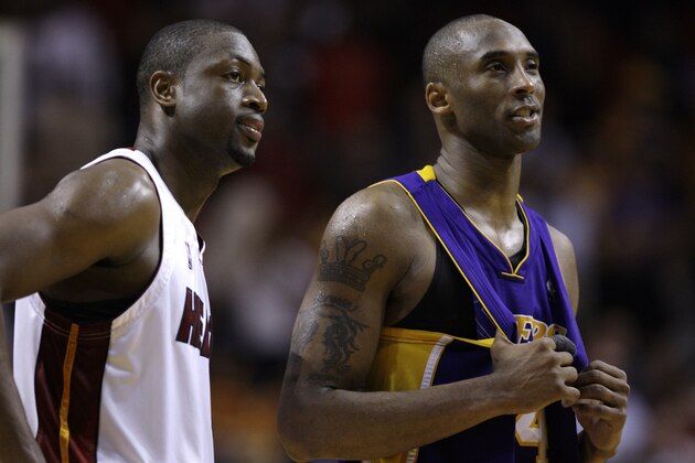 Miami Heat guard Dwyane Wade, left, talks with Los Angeles Lakers guard Kobe Bryant, right, in overtime during an NBA basketball game in Miami, Thursday, March 4, 2010. (AP Photo/Lynne Sladky)