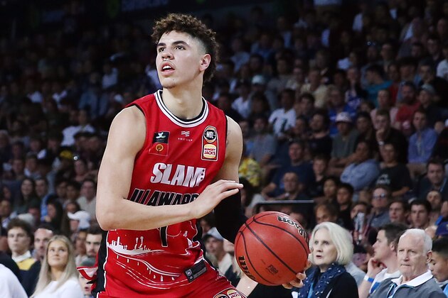 AUCKLAND, NEW ZEALAND - NOVEMBER 30: LaMelo Ball of the Hawks in action during the round 9 NBL match between the New Zealand Breakers and the Illawarra Hawks at Spark Arena on November 30, 2019 in Auckland, New Zealand. (Photo by Anthony Au-Yeung/Getty Images) AUCKLAND, NEW ZEALAND - NOVEMBER 30: LaMelo Ball of the Hawks in action during the round 9 NBL match between the New Zealand Breakers and the Illawarra Hawks at Spark Arena on November 30, 2019 in Auckland, New Zealand. (Photo by Anthony Au-Yeung/Getty Images)