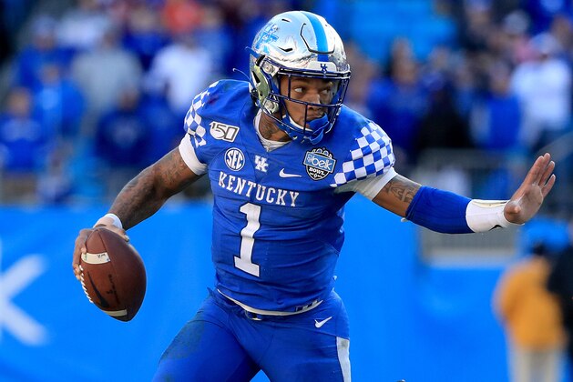 CHARLOTTE, NORTH CAROLINA - DECEMBER 31: Lynn Bowden Jr. #1 of the Kentucky Wildcats runs with the ball against the Virginia Tech Hokies during the Belk Bowl at Bank of America Stadium on December 31, 2019 in Charlotte, North Carolina. (Photo by Streeter Lecka/Getty Images)