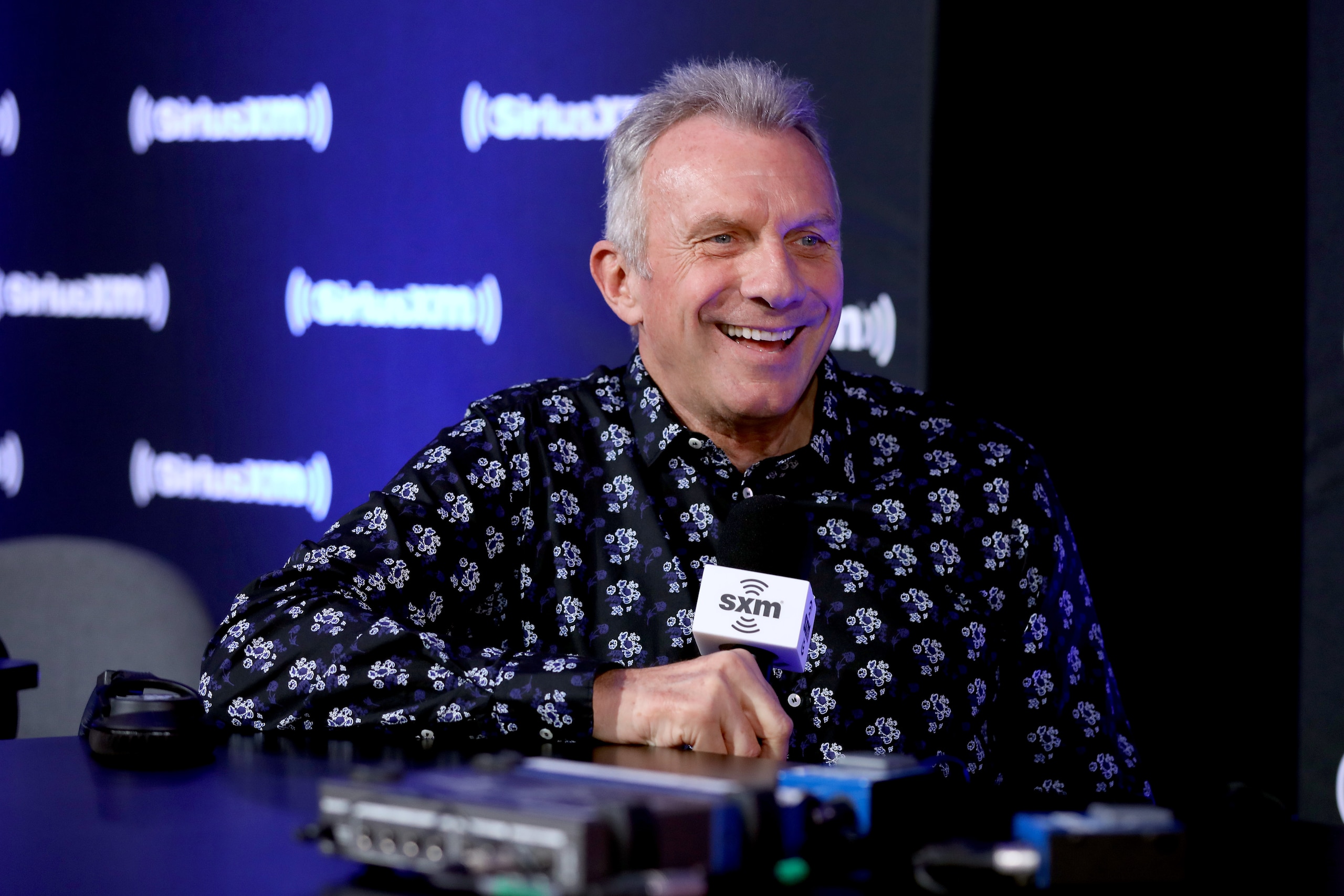 MIAMI, FLORIDA - JANUARY 31: Former NFL player Joe Montana speaks onstage during day 3 of SiriusXM at Super Bowl LIV on January 31, 2020 in Miami, Florida. (Photo by Cindy Ord/Getty Images for SiriusXM ) MIAMI, FLORIDA - JANUARY 31: Former NFL player Joe Montana speaks onstage during day 3 of SiriusXM at Super Bowl LIV on January 31, 2020 in Miami, Florida. (Photo by Cindy Ord/Getty Images for SiriusXM )