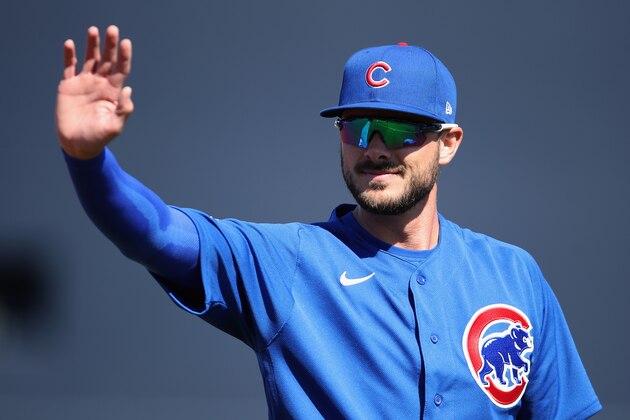 PEORIA, ARIZONA - FEBRUARY 24: Kris Bryant #17 of the Chicago Cubs waves to fans during the MLB spring training game against the Seattle Mariners at Peoria Stadium on February 24, 2020 in Peoria, Arizona. (Photo by Christian Petersen/Getty Images)