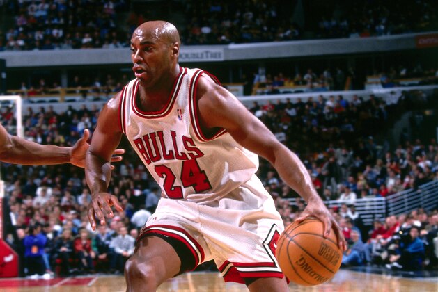 CHICAGO, IL - MARCH 20: Scott Burrell #24 of the Chicago Bulls handles the ball against the Vancouver Grizzlies on March 20, 1998 at the United Center in Chicago, Illinois. NOTE TO USER: User expressly acknowledges and agrees that, by downloading and/or using this photograph, user is consenting to the terms and conditions of the Getty Images License Agreement. Mandatory Copyright Notice: Copyright 1998 NBAE (Photo by Steve Woltmann/NBAE via Getty Images)