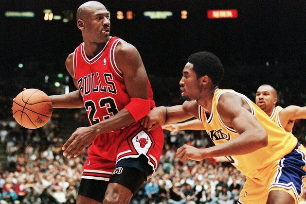 Michael Jordan of the Chicago Bulls (L) eyes the basket as he is guarded by Kobe Bryant of the Los Angeles Lakers during their 01 February game in Los Angeles, CA. Jordan will appear in his 12th NBA All-Star game 08 February while Bryant will make his first All-Star appearance. The Lakers won the game 112-87.  AFP PHOTO/Vince BUCCI (Photo by VINCE BUCCI / AFP)        (Photo credit should read VINCE BUCCI/AFP via Getty Images)