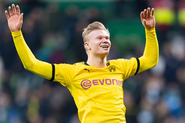 BREMEN, GERMANY - FEBRUARY 22: (BILD ZEITUNG OUT) Erling Haaland of Borussia Dortmund celebrates after winning during the Bundesliga match between SV Werder Bremen and Borussia Dortmund at Wohninvest Weserstadion on February 22, 2020 in Bremen, Germany. (Photo by Max Maiwald/DeFodi Images via Getty Images)
