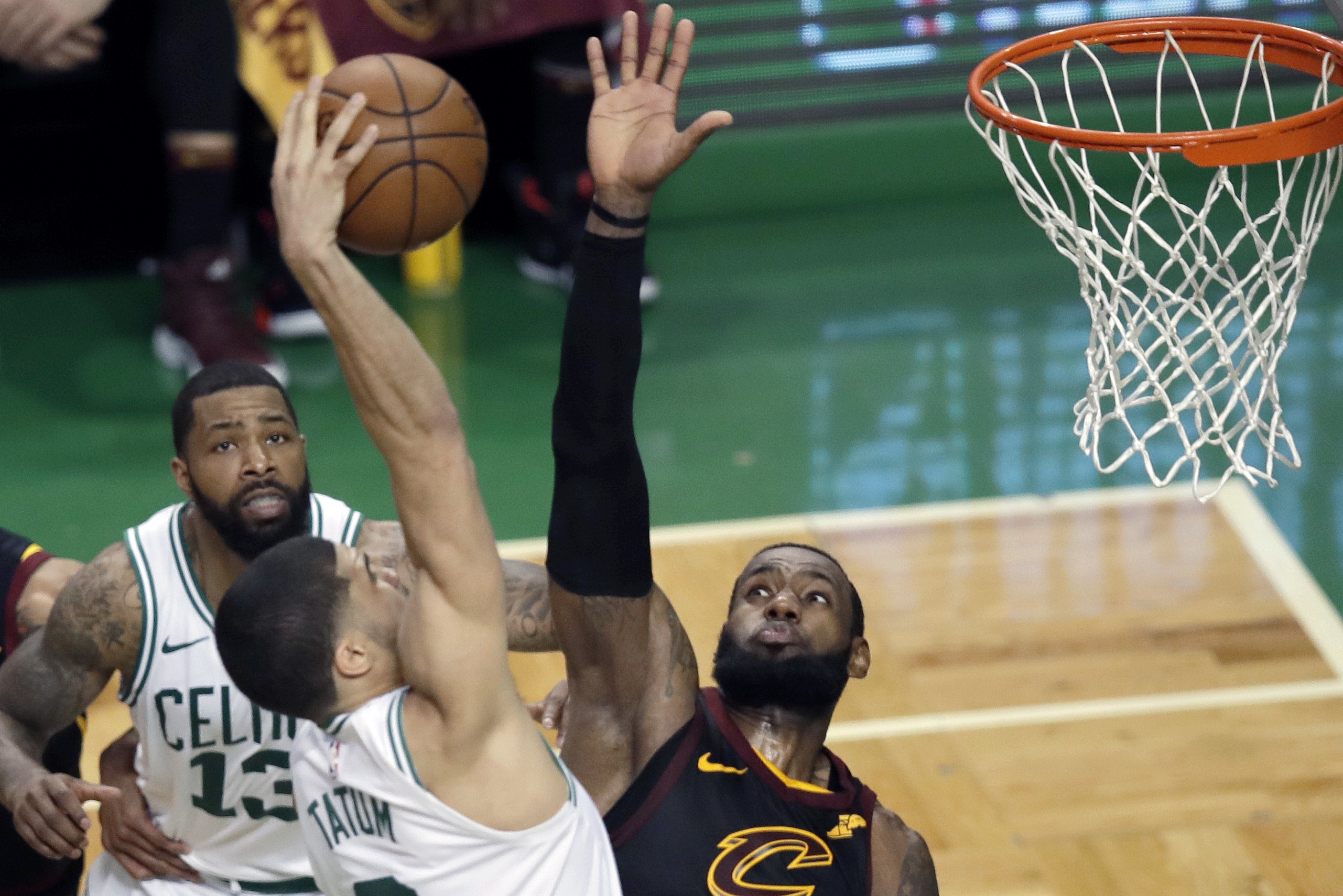 tatum posterizes lebron