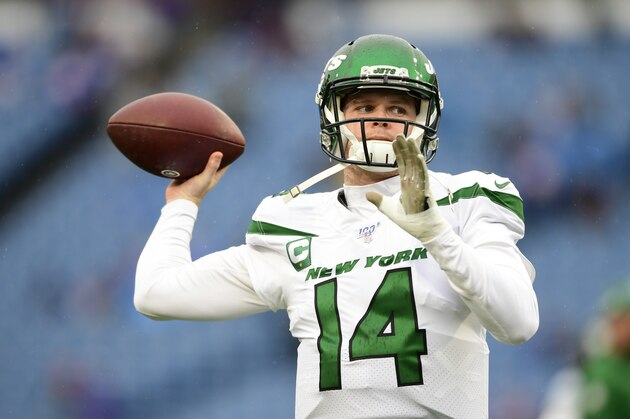 New York Jets quarterback Sam Darnold (14) warms up before an NFL football game against the Buffalo Bills Sunday, Dec. 29, 2019, in Orchard Park, N.Y. (AP Photo/David Dermer)
