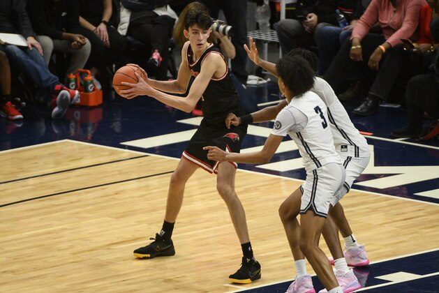 MINNEAPOLIS, MINNESOTA - JANUARY 04: Chet Holmgren #34 of Minnehaha Academy Red Hawks squares up with the ball while he's defended by Brandon Boston, Jr. #3 of Sierra Canyon Trailblazers in the second half of the game at Target Center on January 04, 2020 in Minneapolis, Minnesota. (Photo by Stephen Maturen/Getty Images)
