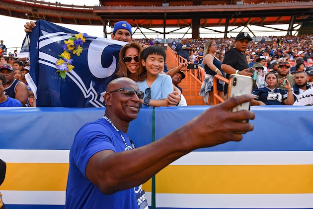 HONOLULU, HAWAII - AUGUST 17: Los Angeles Rams HOF legend Eric Dickerson takes a selfie with fans during the preseason game against the Dallas Cowboys at Aloha Stadium on August 17, 2019 in Honolulu, Hawaii. (Photo by Alika Jenner/Getty Images)