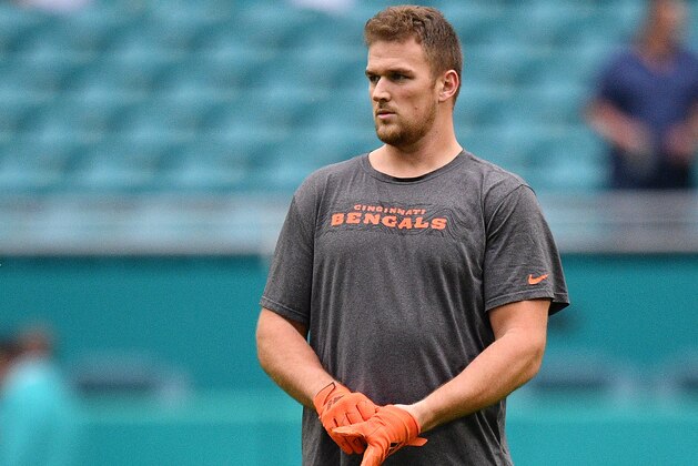 MIAMI, FLORIDA - DECEMBER 22: Tyler Eifert #85 of the Cincinnati Bengals warming up prior to the game against the Miami Dolphins at Hard Rock Stadium on December 22, 2019 in Miami, Florida. (Photo by Mark Brown/Getty Images)
