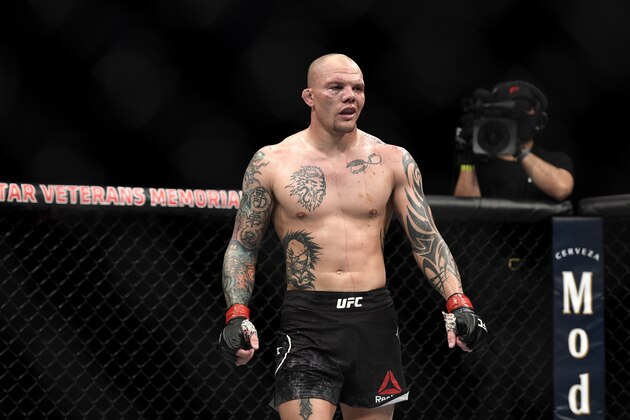 JACKSONVILLE, FLORIDA - MAY 13: Anthony Smith of the United States looks on against Glover Teixeira of Brazil in their Light Heavyweight bout during UFC Fight Night at VyStar Veterans Memorial Arena on May 13, 2020 in Jacksonville, Florida. (Photo by Douglas P. DeFelice/Getty Images)