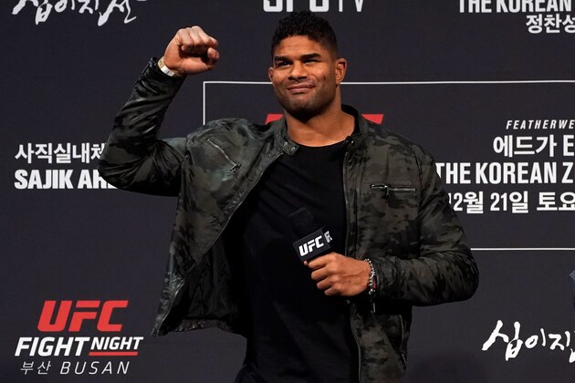 BUSAN, SOUTH KOREA - DECEMBER 20:  UFC heavyweight Alistair Overeem interacts with fans during a Q&A session prior to the UFC fight night weigh-in at Sajik Arena on December 20, 2019 in Busan, South Korea. (Photo by Jeff Bottari/Zuffa LLC via Getty Images)