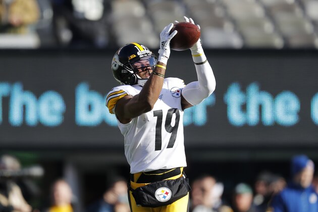 Pittsburgh Steelers wide receiver JuJu Smith-Schuster (19) warms up before an NFL football game against the New York Jets, Sunday, Dec. 22, 2019, in East Rutherford, N.J. (AP Photo/Adam Hunger)
