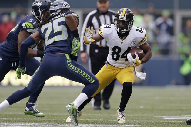 Pittsburgh Steelers' Antonio Brown (84) runs with the ball as Seattle Seahawks' Richard Sherman (25) and Bruce Irvin (51) pursue in the first half of an NFL football game, Sunday, Nov. 29, 2015, in Seattle. (AP Photo/John Froschauer)