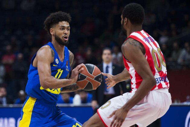 BELGRADE, SERBIA - MARCH 06: Tyler Dorsey of Maccabi Fox Tel Aviv takes on Kevin Punter of Crvena Zvezda mts Belgrade during the 2019/2020 Turkish Airlines EuroLeague Regular Season Round 28 match between Crvena Zvezda mts Belgrade and Maccabi Fox Tel Aviv at Aleksandar Nikolic Hall on March 6, 2020 in Belgrade, Serbia. (Photo by Nikola Krstic/MB Media/Getty Images)