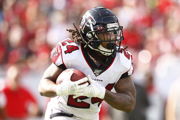 TAMPA, FLORIDA - DECEMBER 29:  Devonta Freeman #24 of the Atlanta Falcons in action against the Tampa Bay Buccaneers during the first half at Raymond James Stadium on December 29, 2019 in Tampa, Florida. (Photo by Michael Reaves/Getty Images)
