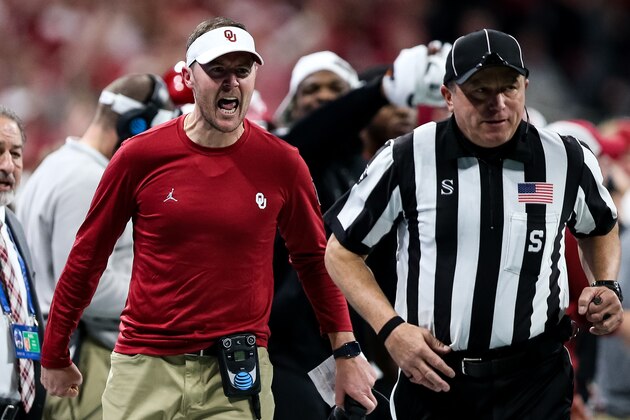 ATLANTA, GA - DECEMBER 28: Head coach Lincoln Riley of the Oklahoma Sooners reacts to a call during the Chick-fil-A Peach Bowl against the LSU Tigers at Mercedes-Benz Stadium on December 28, 2019 in Atlanta, Georgia. (Photo by Carmen Mandato/Getty Images) ATLANTA, GA - DECEMBER 28: Head coach Lincoln Riley of the Oklahoma Sooners reacts to a call during the Chick-fil-A Peach Bowl against the LSU Tigers at Mercedes-Benz Stadium on December 28, 2019 in Atlanta, Georgia. (Photo by Carmen Mandato/Getty Images)