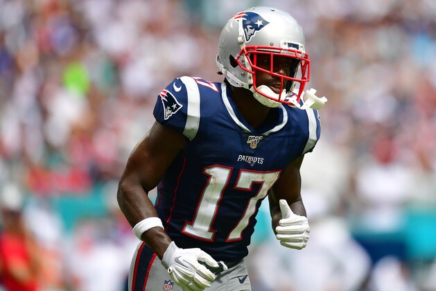 MIAMI, FLORIDA - SEPTEMBER 15: Antonio Brown #17 of the New England Patriots in action against the Miami Dolphins at Hard Rock Stadium on September 15, 2019 in Miami, Florida. (Photo by Mark Brown/Getty Images)