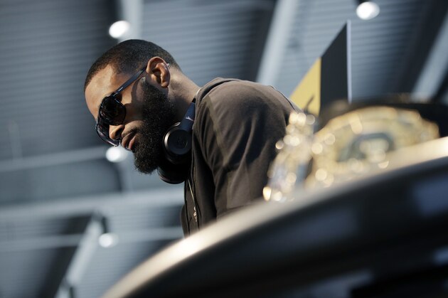 Tyron Woodley speaks with the media during a news conference for UFC 209, Thursday, March 2, 2017, in Las Vegas. Woodley is scheduled to battle Stephen Thompson in a welterweight championship mixed martial arts fight Saturday in Las Vegas. (AP Photo/John Locher)