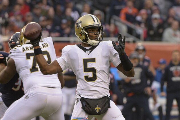 En foto de archivo del 20 de octubre del 2019 el quarterback Teddy Bridgewater con los Saints de Nueva Orleans lanza en el juego ante los Bears de Chicago. El 8 de abril el entrenador Matt Rhule asegurÃ³ que la familiaridad de Bridgewater con el sistema ofensivo hicieron que fuera el candidato ideal para los Panthers sobre Cam Newton. (AP Photo/Mark Black, File)