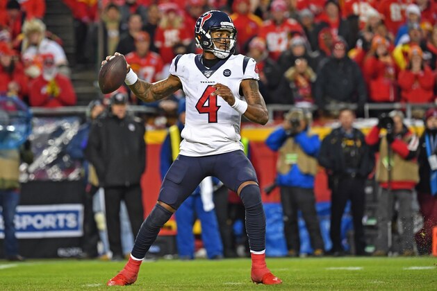 KANSAS CITY, MISSOURI - JANUARY 12: Quarterback Deshaun Watson #4 of the Houston Texans throws a pass down field in the second half of during the AFC Divisional playoff game against the Kansas City Chiefs at Arrowhead Stadium on January 12, 2020 in Kansas City, Missouri. (Photo by Peter G. Aiken/Getty Images)