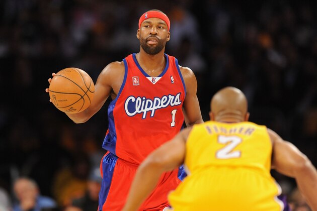 LOS ANGELES, CA - NOVEMBER 05:   Baron Davis #1 of the Los Angeles Clippers drives upcourt during the game against the Los Angeles Lakers at Staples Center on November 5, 2008 in Los Angeles, California.  NOTE TO USER: User expressly acknowledges and agrees that, by downloading and or using this Photograph, user is consenting to the terms and conditions of the Getty Images License Agreement.  (Photo by Lisa Blumenfeld/Getty Images)