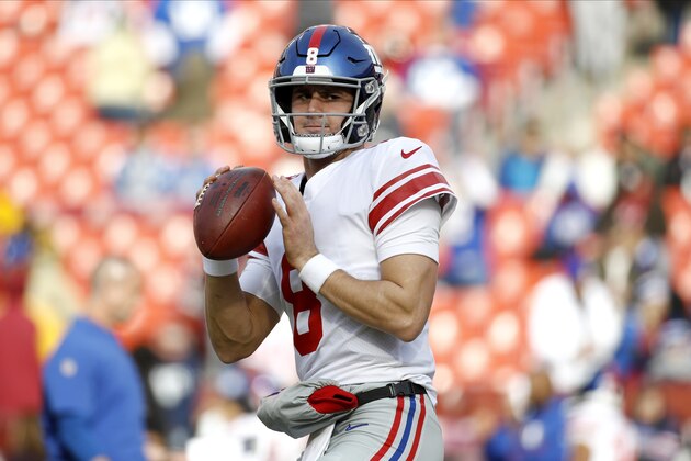 New York Giants quarterback Daniel Jones works out prior to an NFL football game against the Washington Redskins, Sunday, Dec. 22, 2019, in Landover, Md. (AP Photo/Patrick Semansky)
