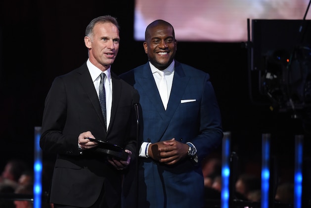 LAS VEGAS, NV - JUNE 22: Former NHL player Dominik Hasek (L) and NHL Network host Kevin Weekes present the Vezina Trophy during the 2016 NHL Awards at The Joint inside the Hard Rock Hotel & Casino on June 22, 2016 in Las Vegas, Nevada. (Photo by Ethan Miller/Getty Images) LAS VEGAS, NV - JUNE 22: Former NHL player Dominik Hasek (L) and NHL Network host Kevin Weekes present the Vezina Trophy during the 2016 NHL Awards at The Joint inside the Hard Rock Hotel & Casino on June 22, 2016 in Las Vegas, Nevada. (Photo by Ethan Miller/Getty Images)