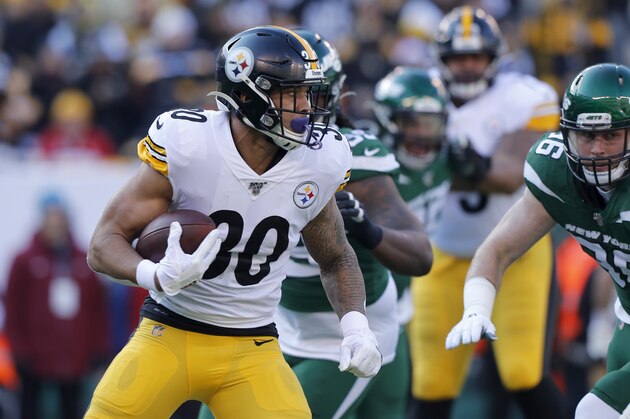 EAST RUTHERFORD, NEW JERSEY - DECEMBER 22:  (NEW YORK DAILIES OUT)  James Conner #30 of the Pittsburgh Steelers in against the New York Jets at MetLife Stadium on December 22, 2019 in East Rutherford, New Jersey. The Jets defeated the Steelers 16-10. (Photo by Jim McIsaac/Getty Images)