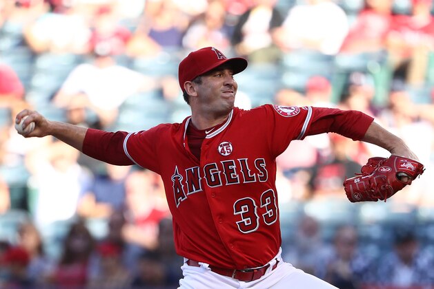 ANAHEIM, CALIFORNIA - JULY 13: Pitcher Matt Harvey #33 of the Los Angeles Angels of Anaheim pitches in the first innning of the MLB game against the Seattle Mariners at Angel Stadium of Anaheim on July 13, 2019 in Anaheim, California. (Photo by Victor Decolongon/Getty Images)