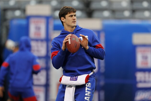New York Giants quarterback Daniel Jones (8) warms up before an NFL football game against the Philadelphia Eagles, Sunday, Dec. 29, 2019, in East Rutherford, N.J. (AP Photo/Adam Hunger)