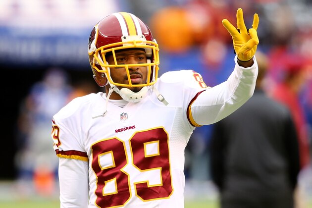 EAST RUTHERFORD, NJ - DECEMBER 14:   Santana Moss #89 of the Washington Redskins signals during warm-ups prior to their game against the New York Giants at MetLife Stadium on December 14, 2014 in East Rutherford, New Jersey.  (Photo by Al Bello/Getty Images)