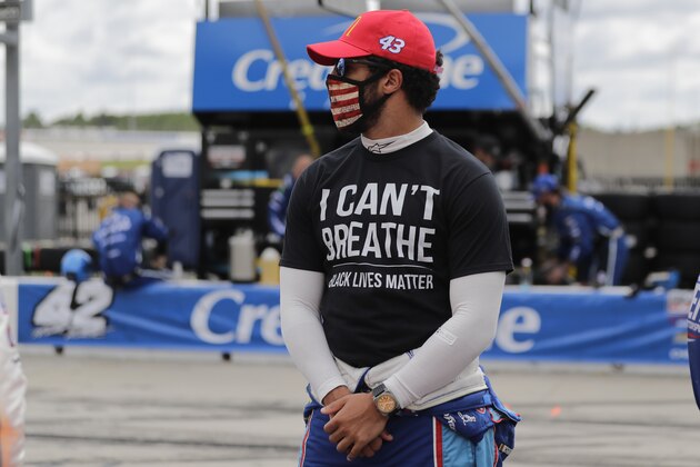 Bubba Wallace (43) wears a