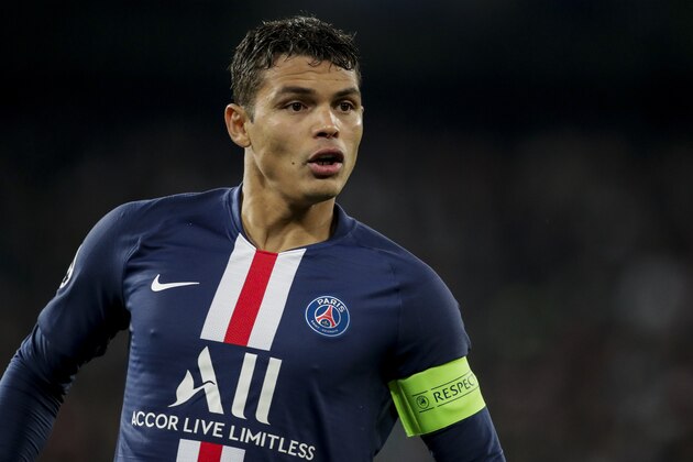 MADRID, SPAIN - NOVEMBER 26: Thiago Da Silva of Paris Saint Germain during the UEFA Champions League  match between Real Madrid v Paris Saint Germain at the Santiago Bernabeu on November 26, 2019 in Madrid Spain (Photo by David S. Bustamante/Soccrates/Getty Images)