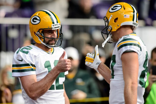 MINNEAPOLIS, MN - OCTOBER 15: Aaron Rodgers #12 and Jordy Nelson #87 of the Green Bay Packers greet each other before the game against the Minnesota Vikings on October 15, 2017 at US Bank Stadium in Minneapolis, Minnesota. (Photo by Hannah Foslien/Getty Images)