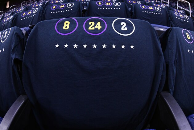 SAN FRANCISCO, CALIFORNIA - FEBRUARY 08: The Golden State Warriors provided t-shirts for all the fans in honor of Kobe Bryant his daughter Gianna Bryant and the seven others prior to the start of an NBA Basketball game against the Los Angeles Lakers at Chase Center on February 08, 2020 in San Francisco, California. NOTE TO USER: User expressly acknowledges and agrees that, by downloading and or using this photograph, User is consenting to the terms and conditions of the Getty Images License Agreement. (Photo by Thearon W. Henderson/Getty Images)