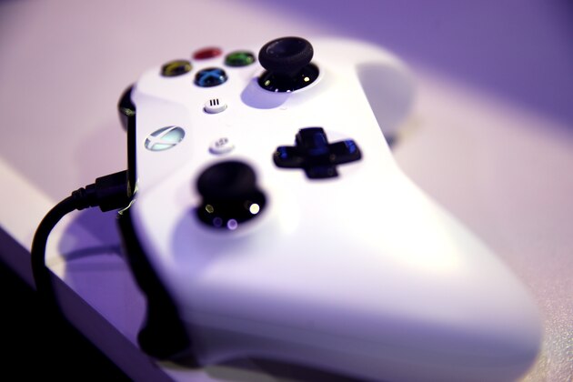 LONDON, ENGLAND - MARCH 28: A detailed view of an Xbox One controller during day one of the 2019 ePremier League Finals at Gfinity Arena on March 28, 2019 in London, England. (Photo by Alex Pantling/Getty Images)
