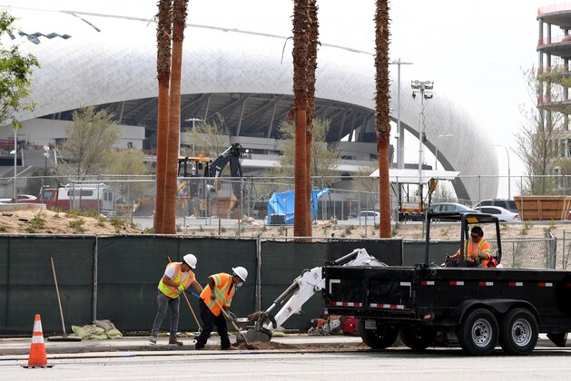 INGLEWOOD, CALIFORNIA - MARCH 31:  Construction at SoFi Stadium continues amidst the COVID-19 pandemic on March 31, 2020 in Inglewood, California. (Photo by Harry How/Getty Images)