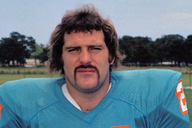 Miami Dolphins running back Jim Kiick shown in  1972. (AP Photo/GB)